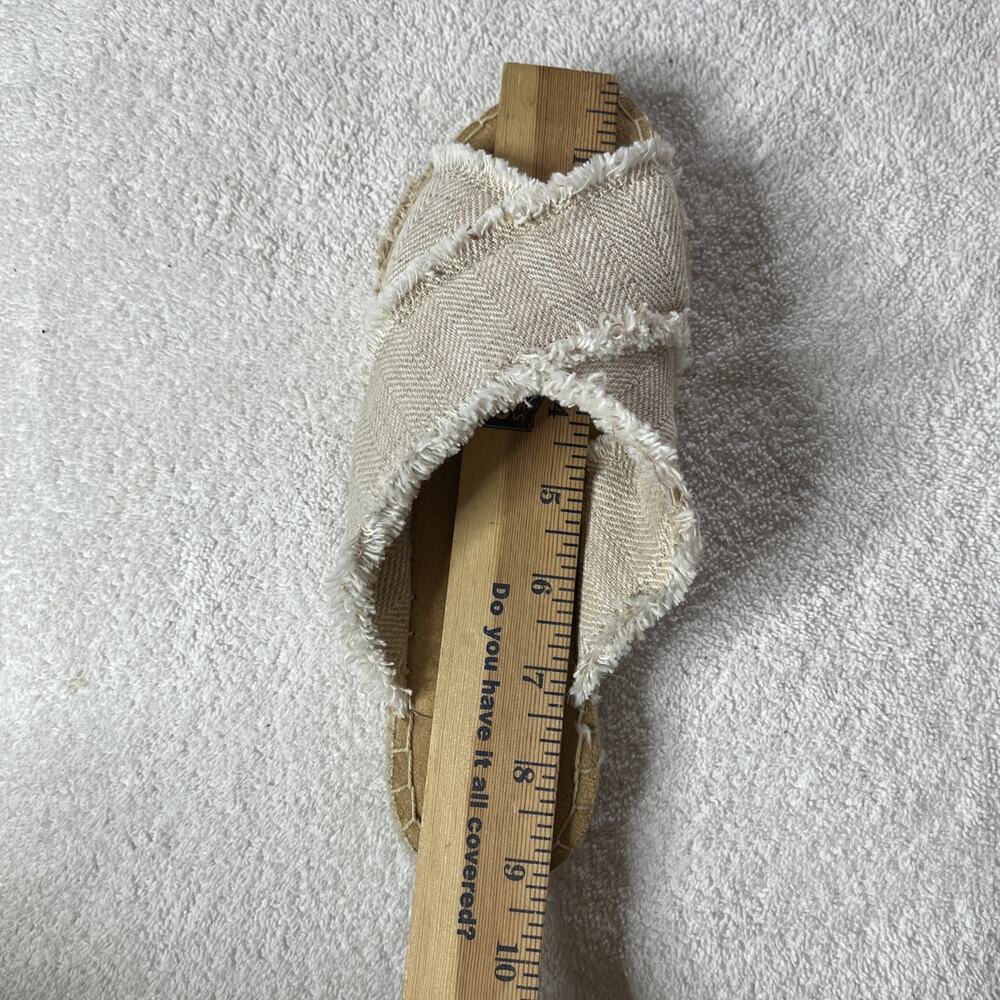 Minnetonka Women’s 7 Beige Fringed Fabric Cross Slides Sandals - Picture 7 of 10